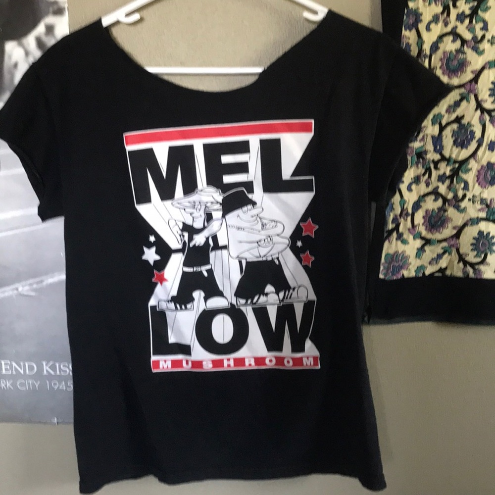 Mellow mushroom tee shirt